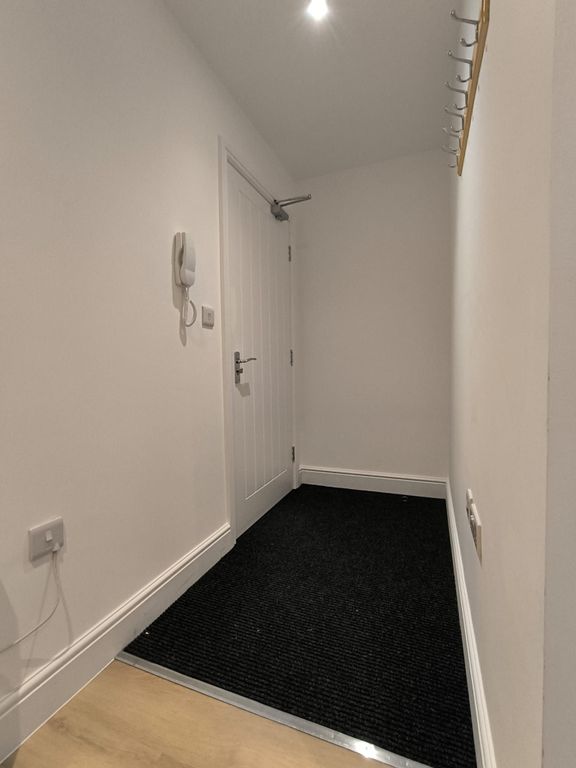 Property photo 2 of 9 Hallway