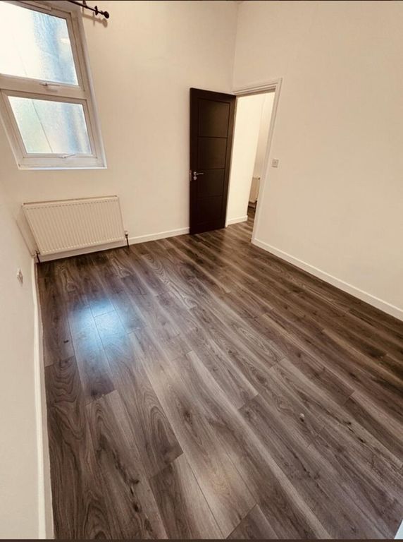 Property photo 3 of 10 Bedroom