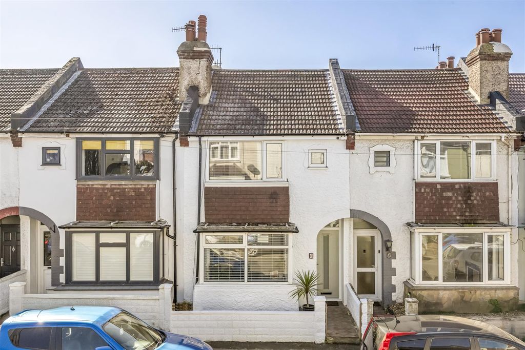 Property photo 1 of 17 Exterior