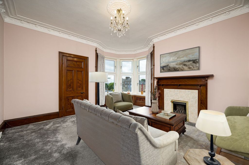 Property photo 2 of 10 Lounge