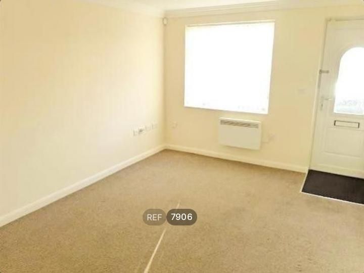 Property photo 2 of 7 Living Room