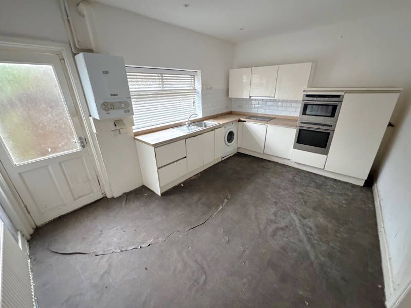 Property photo 2 of 19 Dining Kitchen