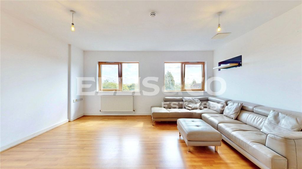 Property photo 3 of 16 Picture No. 10