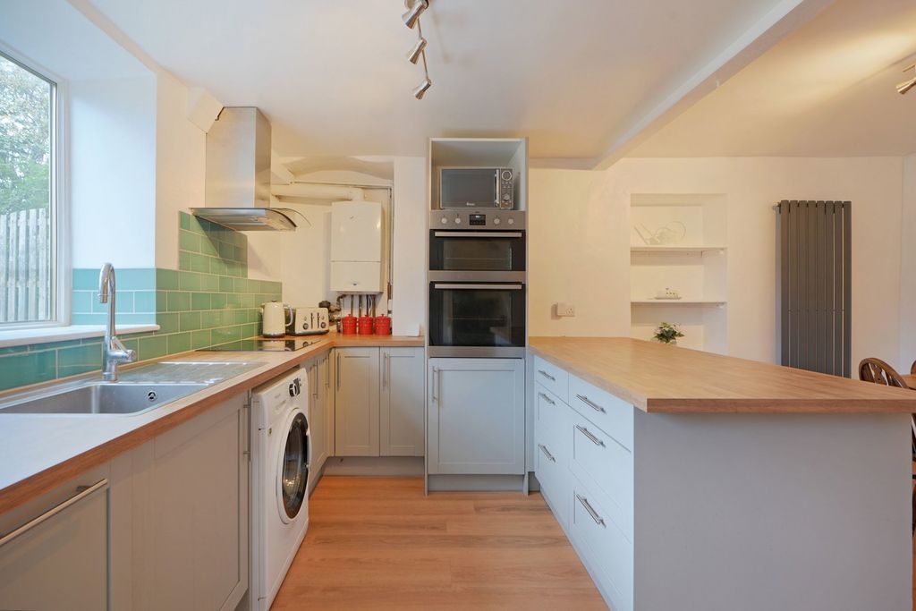 Property photo 3 of 24
