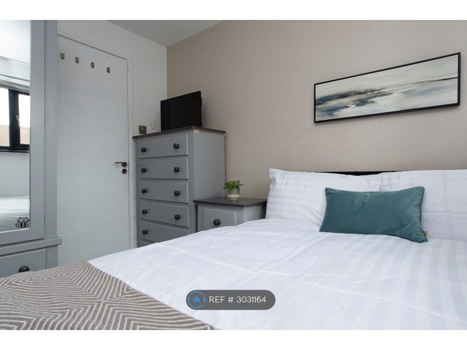 Property photo 2 of 6 Upstairs Bedroom 4
