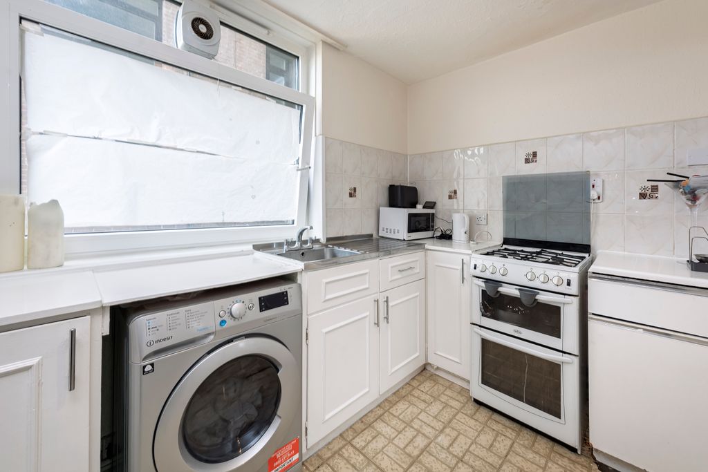 Property photo 3 of 9 56 Fairburn Hse-8689.Jpg