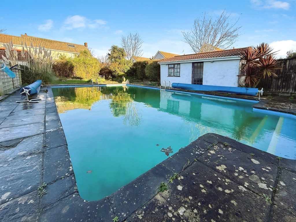 Property photo 2 of 34