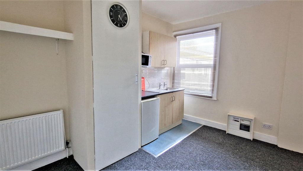 Property photo 2 of 4 Room