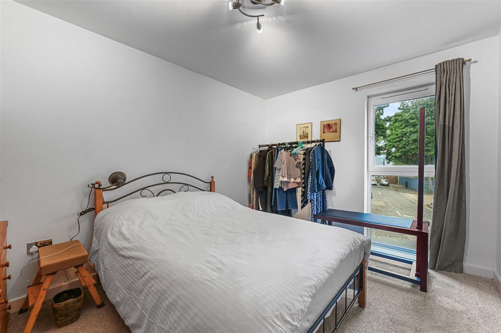 Property photo 1 of 18 Bedroom