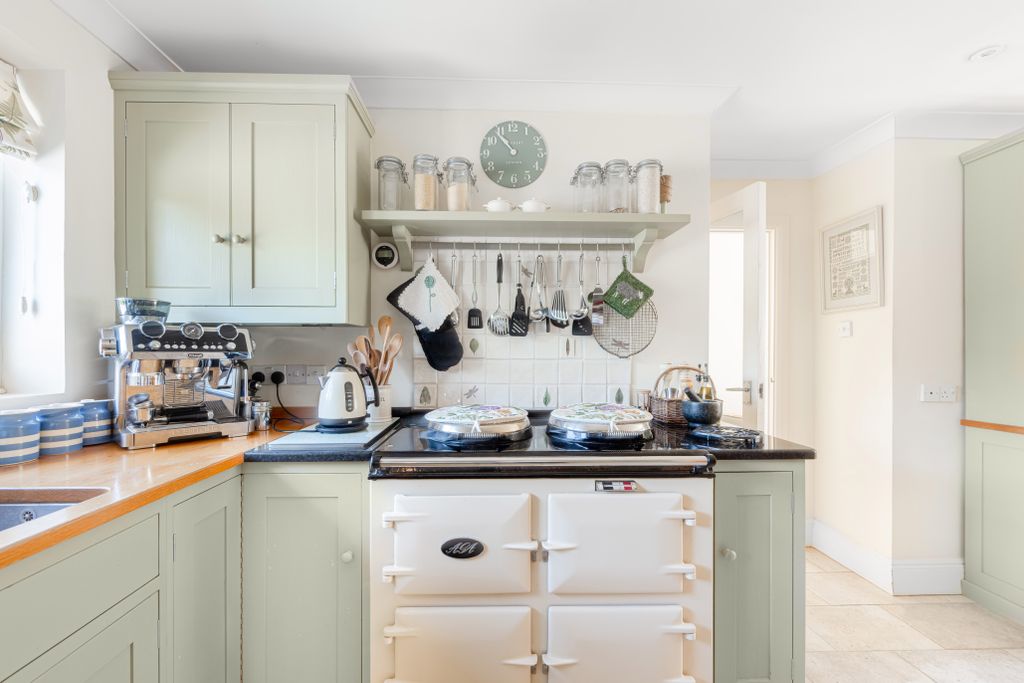 Property photo 2 of 40 Brettvale-Kitchen 4