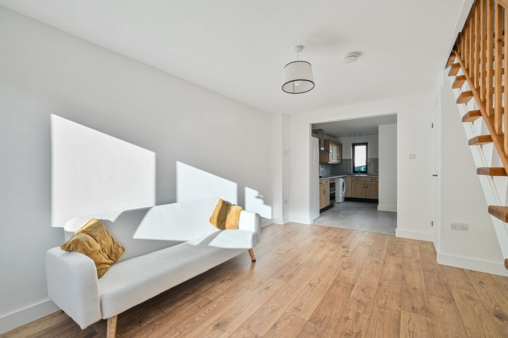 Property photo 2 of 16 1394442-17-694548d665479-Arw-1