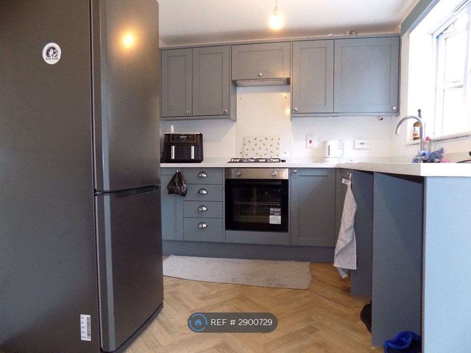 Property photo 3 of 16 Kitchen
