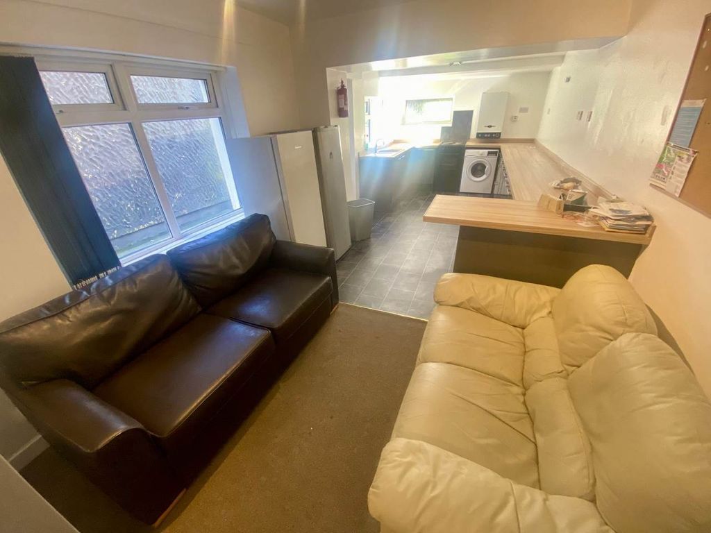 Property photo 2 of 10 E69Bdf6c-25d5-486E-8c2d-Fe5Aa3927050 (1)