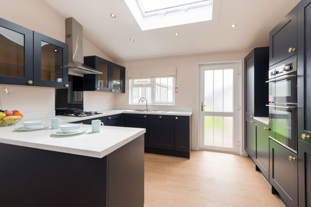 Property photo 2 of 18 Kitchen