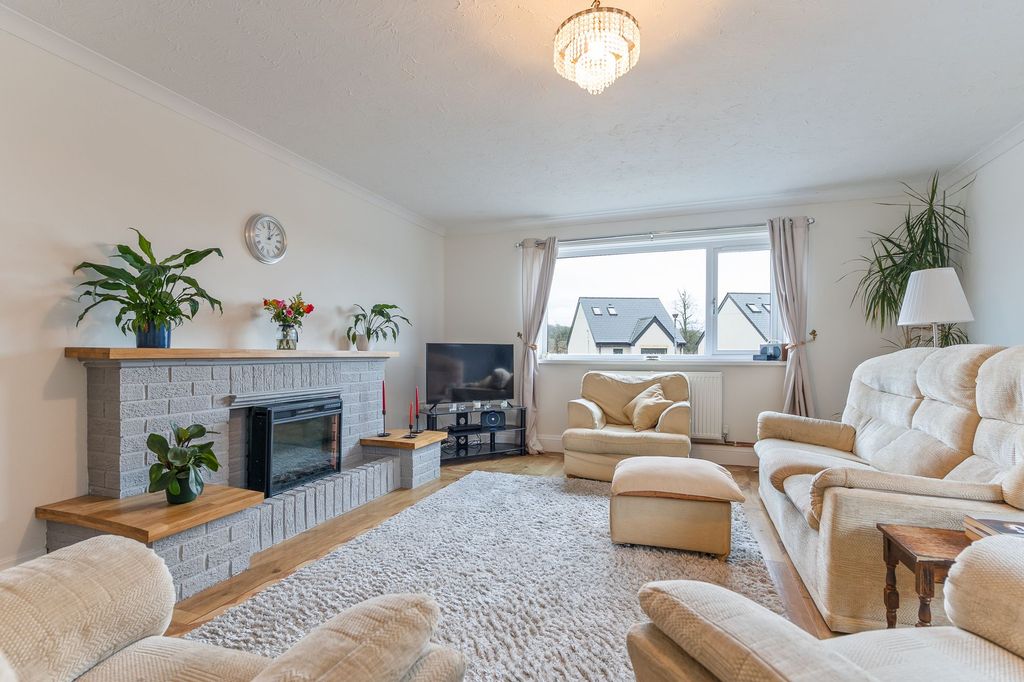 Property photo 3 of 23