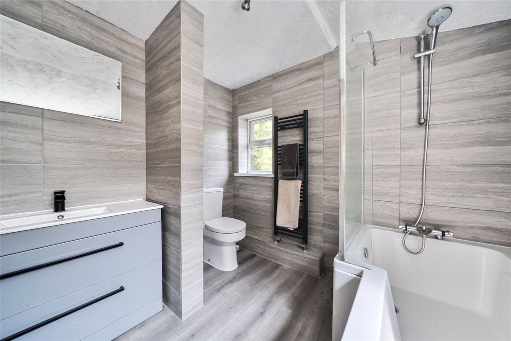 Property photo 3 of 19 3 - Bathroom
