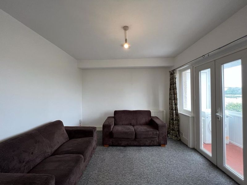 Property photo 3 of 9 Photo 4