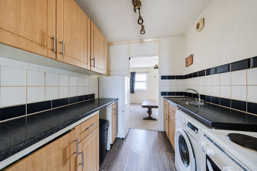Property photo 2 of 9 Kitchen