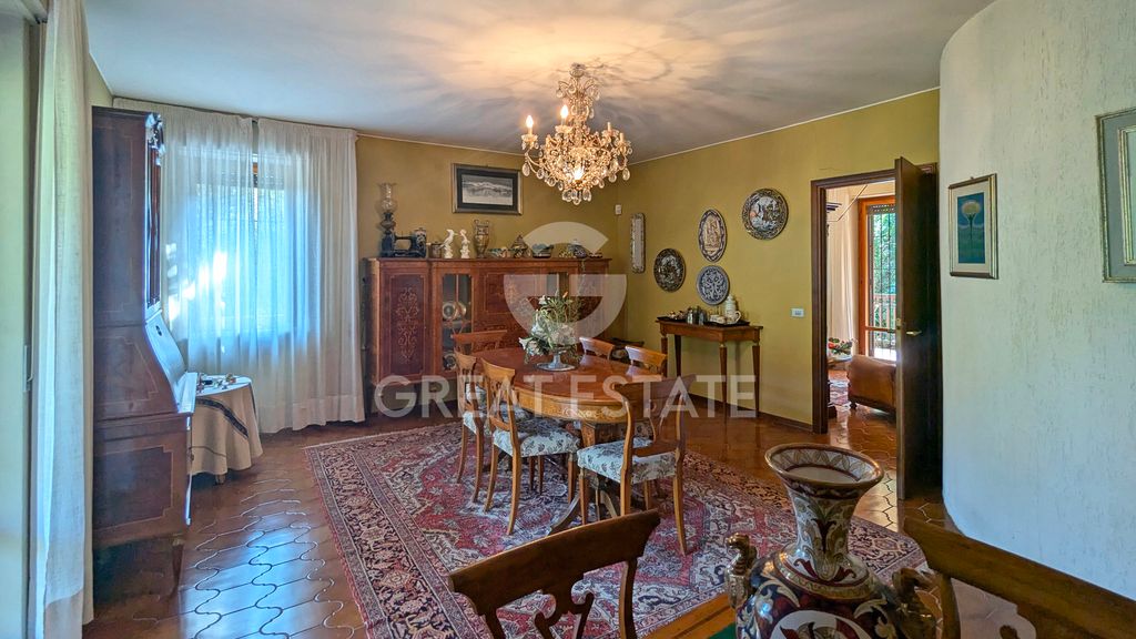 Property photo 2 of 35 Interiors