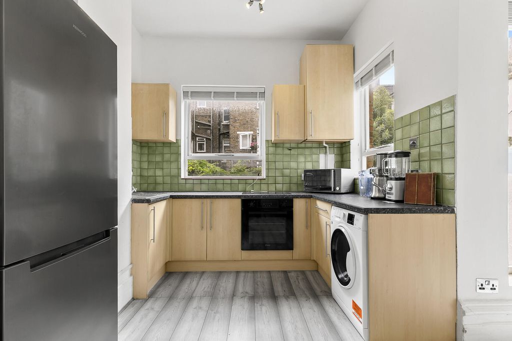 Property photo 3 of 11 Kitchen