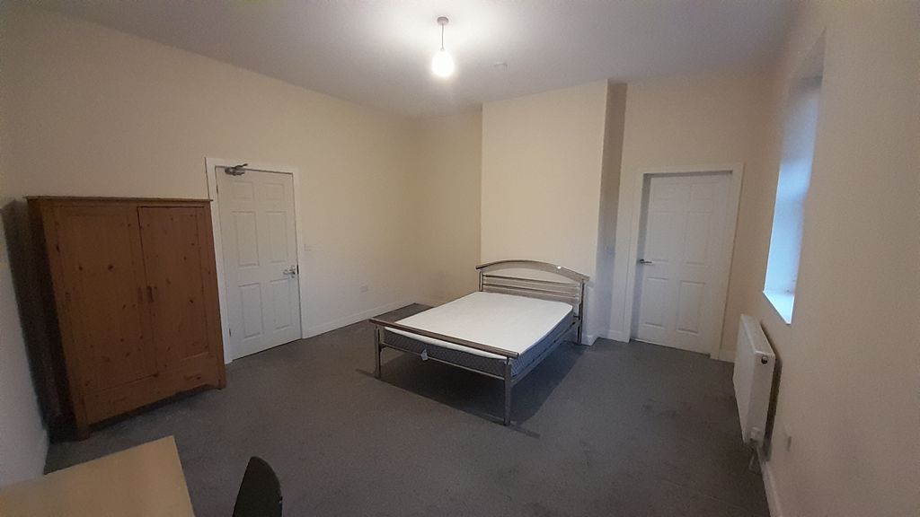 Property photo 3 of 10 Room