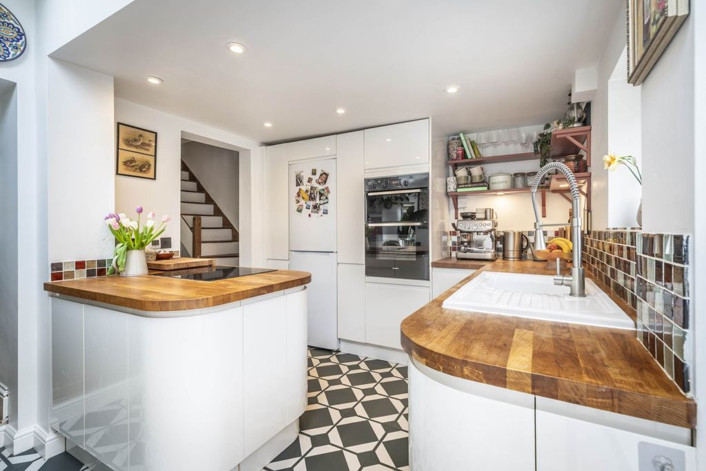 Property photo 2 of 18