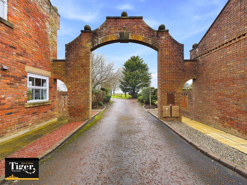 Property photo 2 of 34 Cam03440G0-Pr0242-Still022