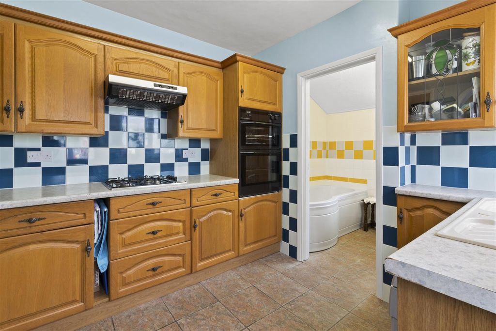 Property photo 3 of 27 Kitchen