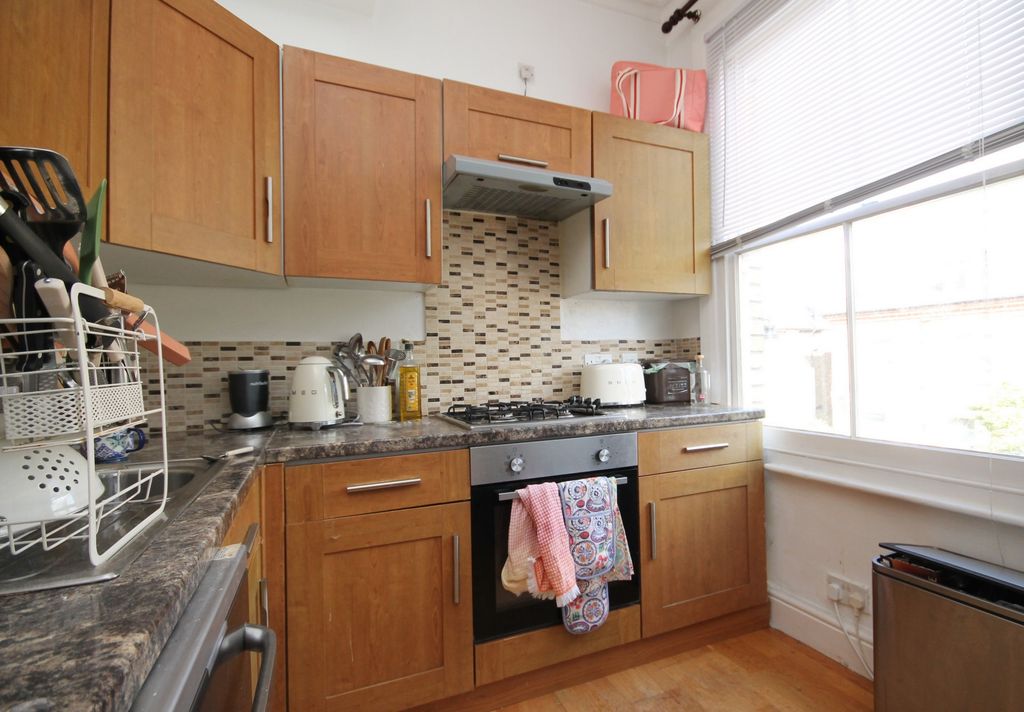 Property photo 2 of 7 Kitchen
