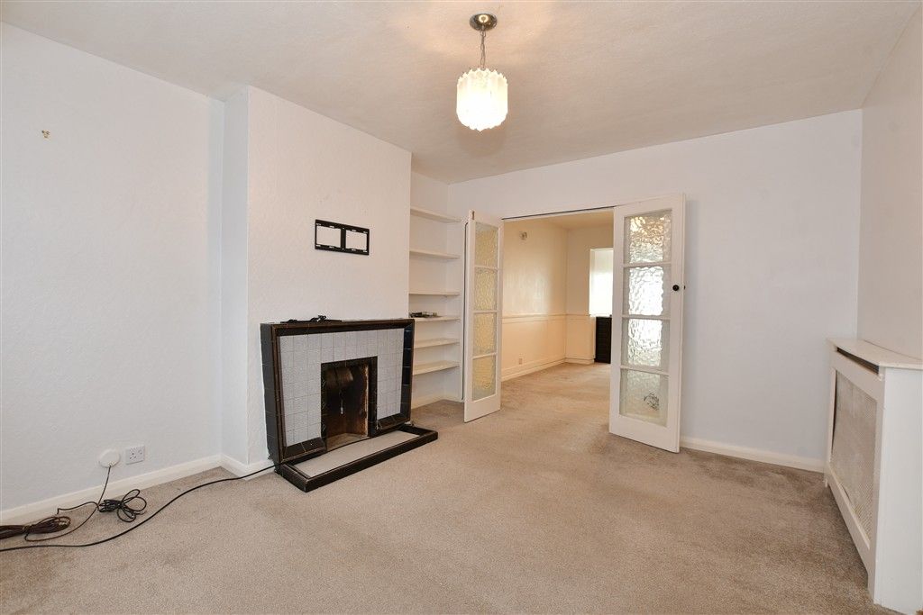 Property photo 3 of 16 Lounge
