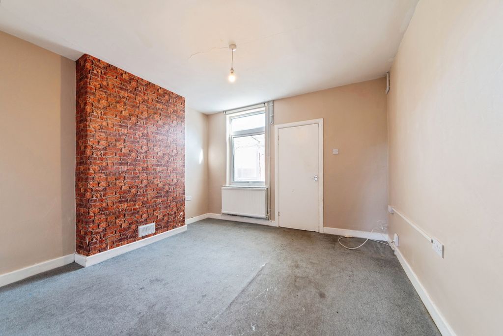Property photo 3 of 12 Pbox-Img.Jpg
