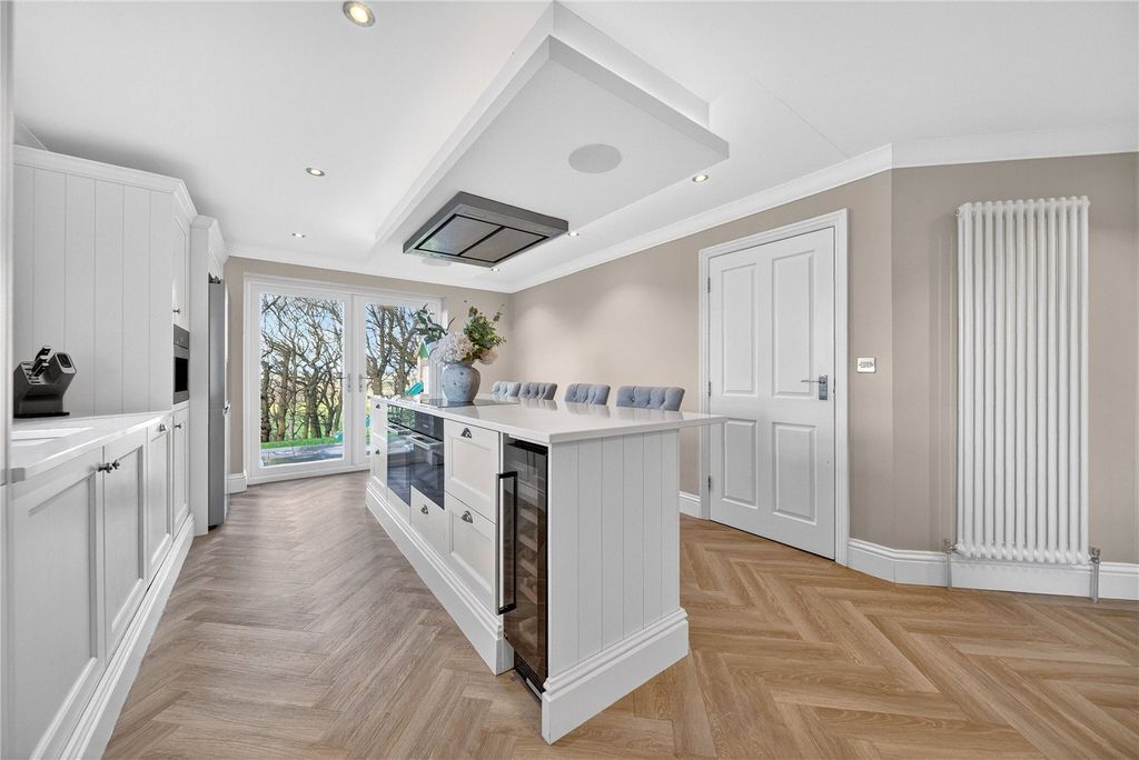 Property photo 2 of 18 Kitchen