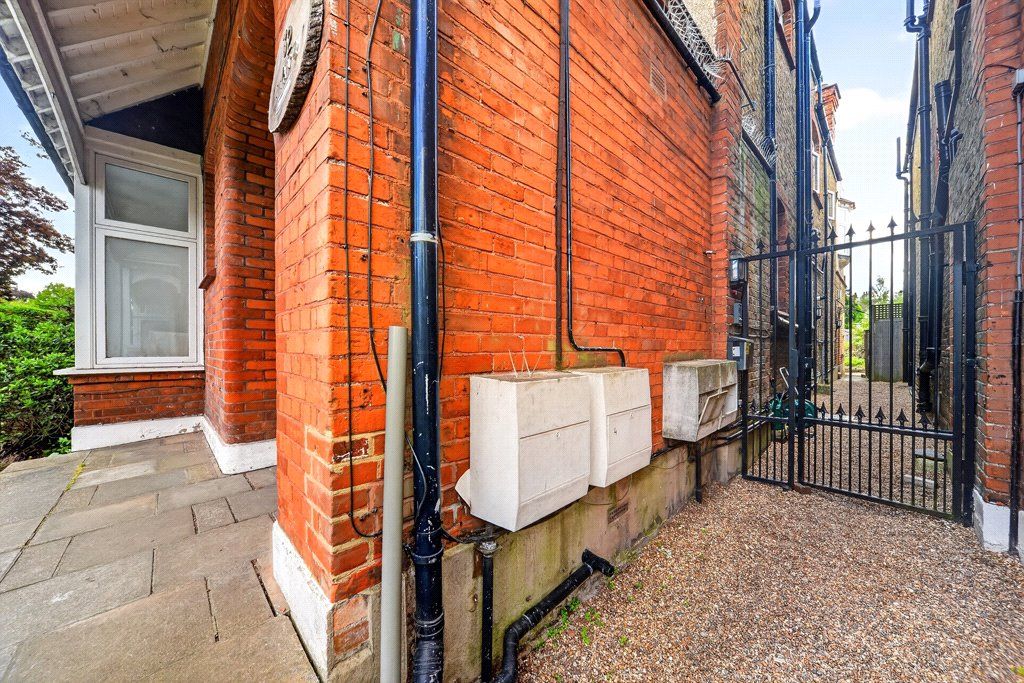 Property photo 2 of 12 Picture No. 16