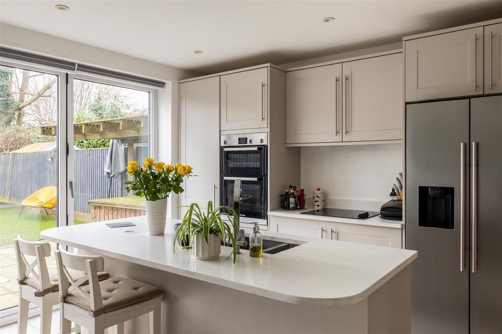 Property photo 2 of 25