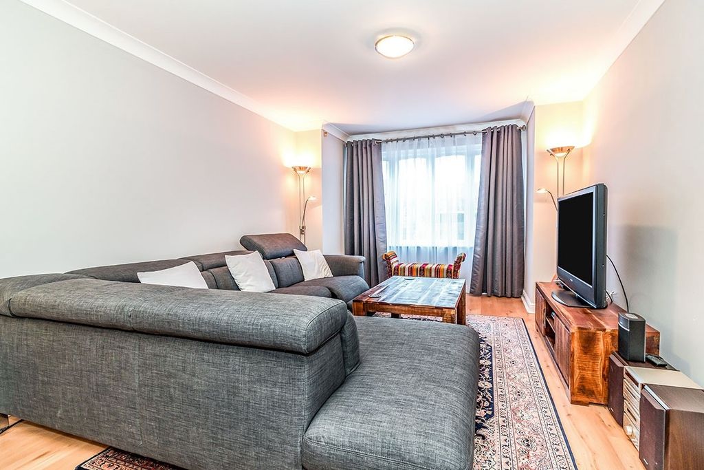 Property photo 2 of 8 Open Plan Living/Din