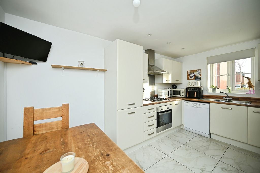 Property photo 3 of 22