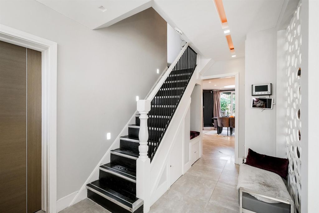 Property photo 2 of 56