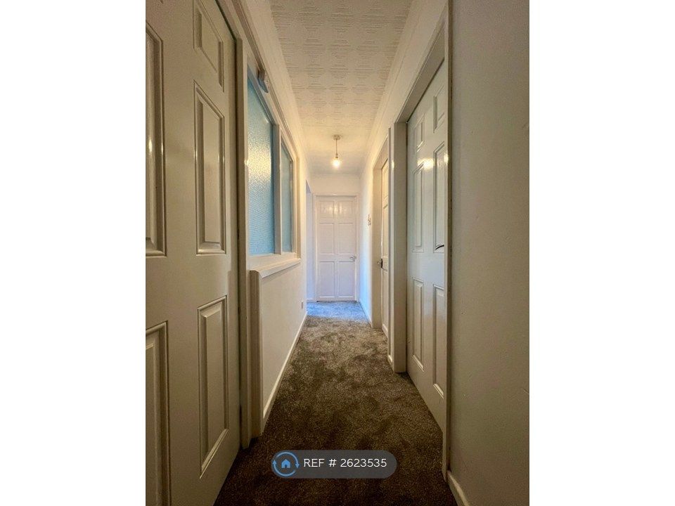 Property photo 3 of 8 Hallway