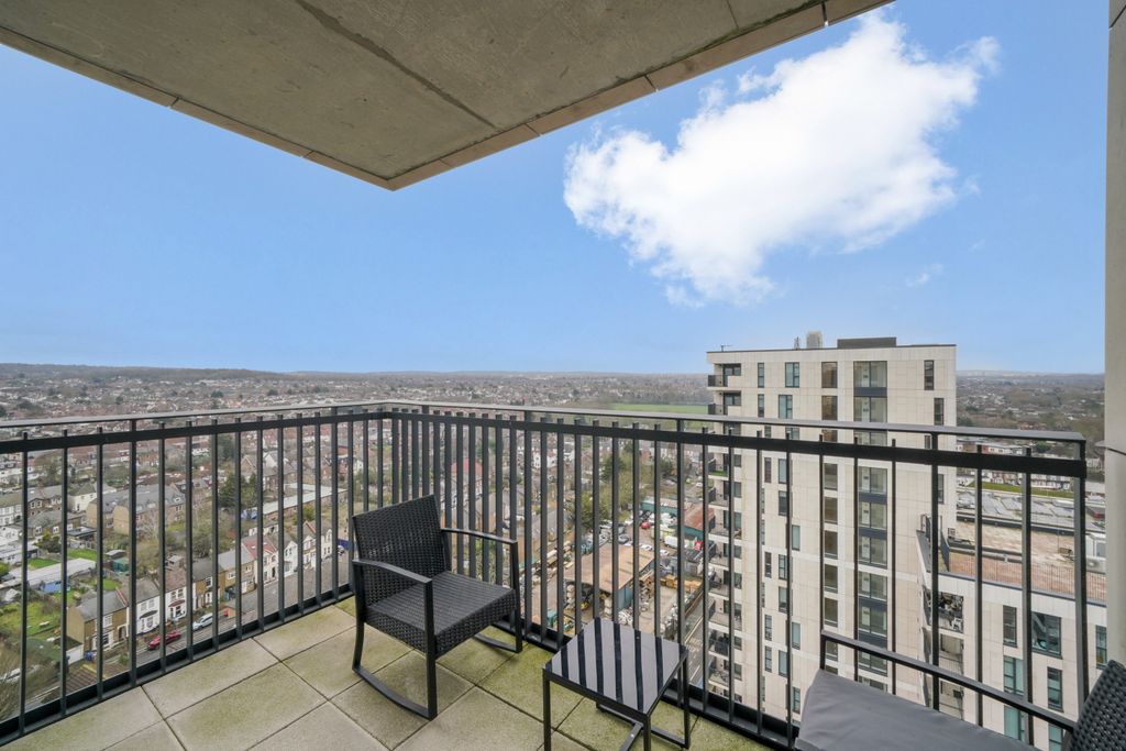 Property photo 1 of 15 Masons Avenue, Harrow, Middlesex Ha3