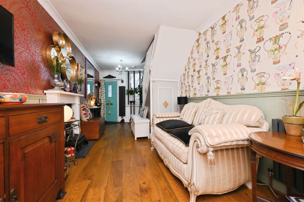 Property photo 3 of 20