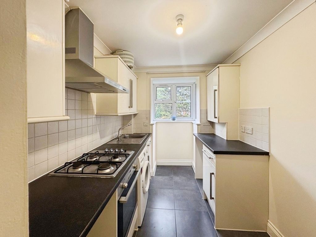 Property photo 3 of 7 Kitchen