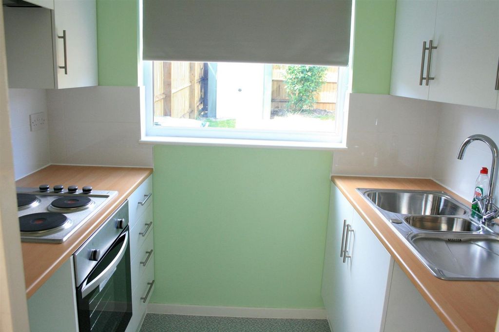 Property photo 2 of 8 Kitchen 2.Jpg