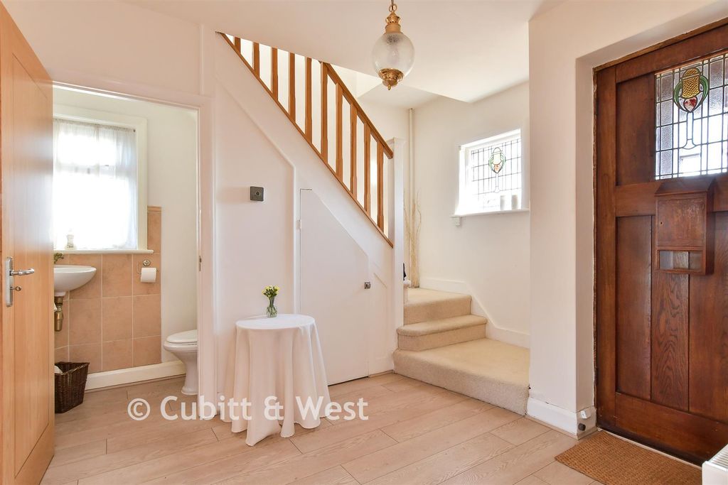 Property photo 3 of 18 Entrance Hall