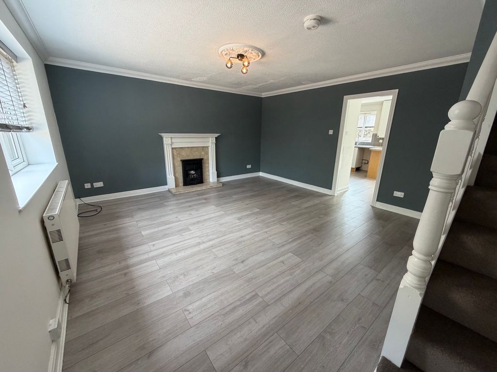 Property photo 2 of 18 Lounge