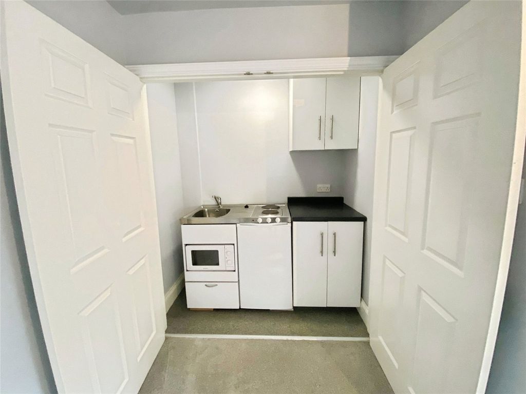 Property photo 2 of 8 Picture No. 12