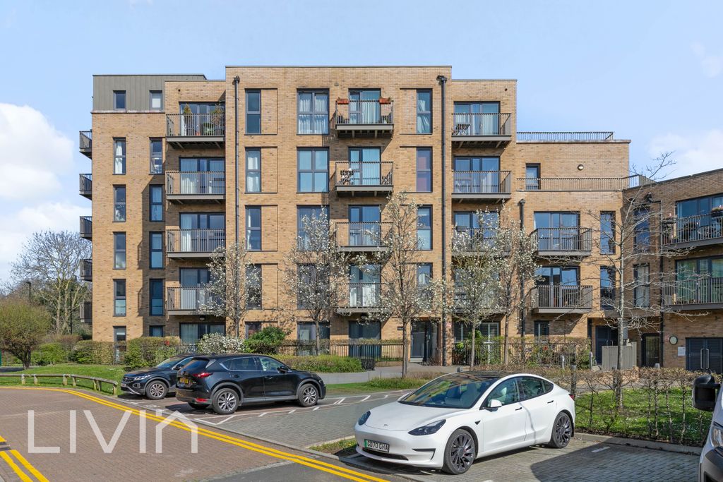 Property photo 3 of 10 14