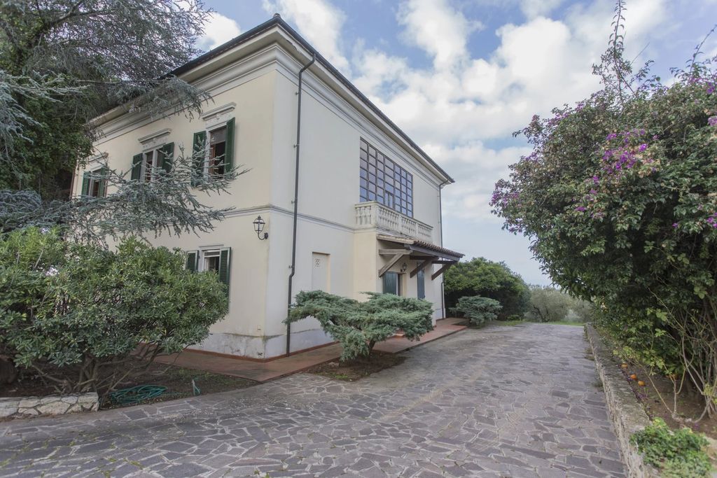 Property photo 3 of 115