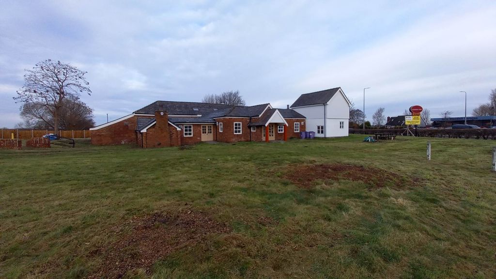 Property photo 2 of 42