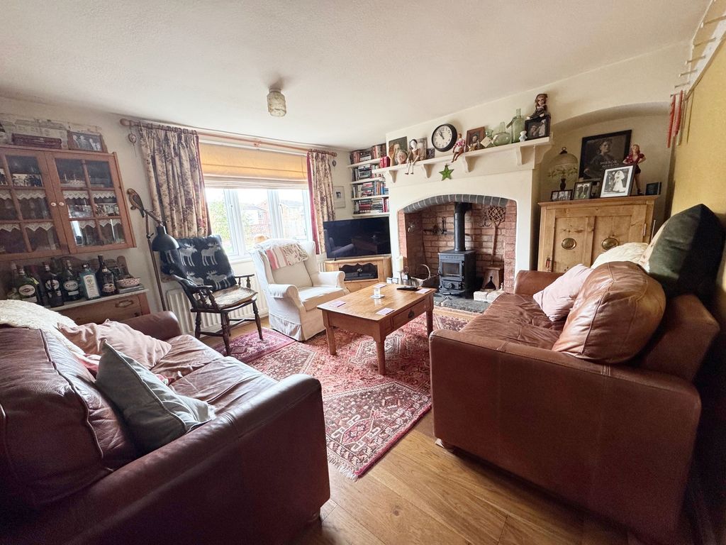 Property photo 2 of 16 Lounge