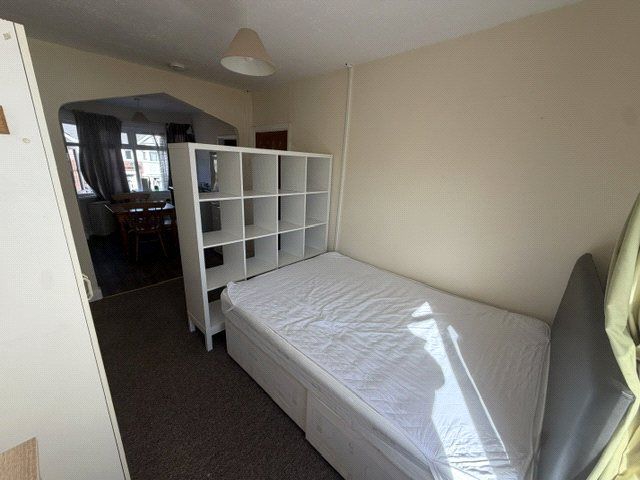 Property photo 1 of 3 Bedroom